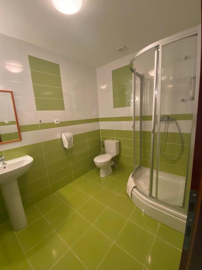Konsky Dvor Hotel Brzotín Buitenkant foto
