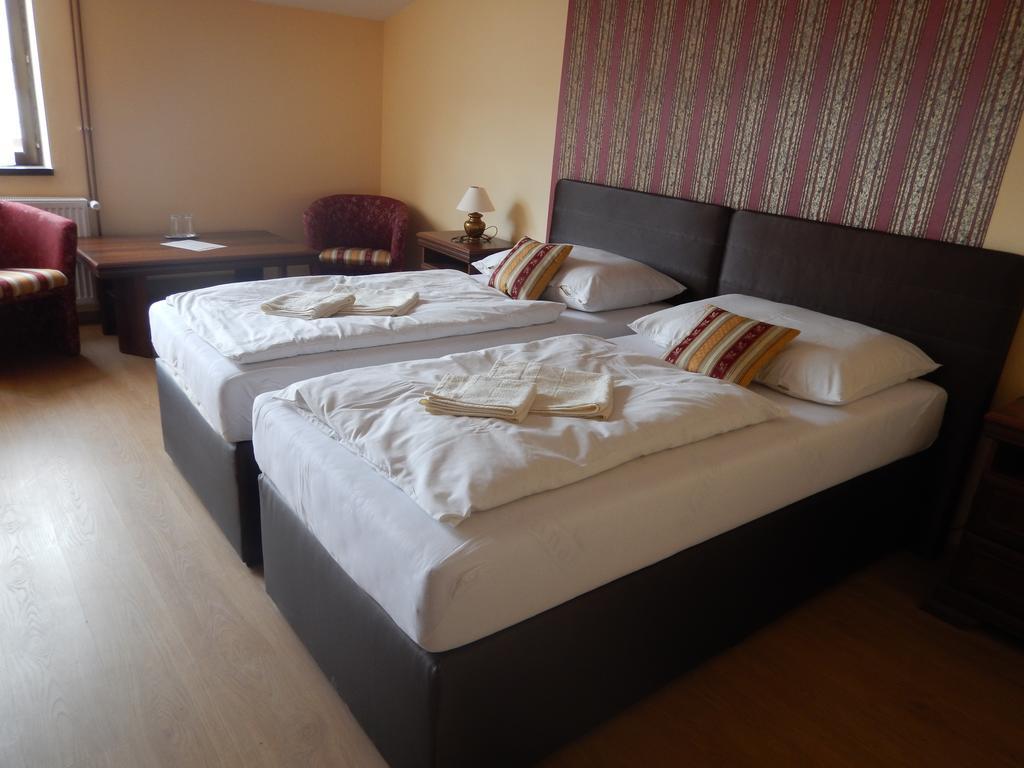 Konsky Dvor Hotel Brzotín Kamer foto