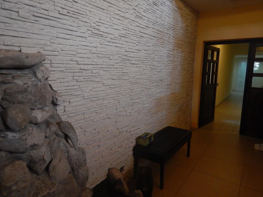 Konsky Dvor Hotel Brzotín Buitenkant foto