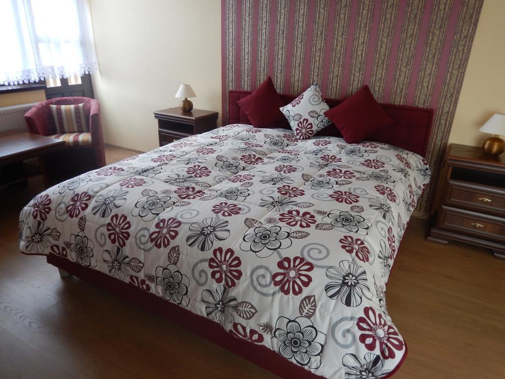 Konsky Dvor Hotel Brzotín Kamer foto